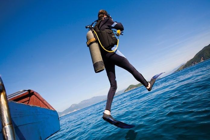 scuba diving adventures experiences in Halong Bay