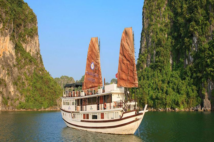 Cruise in Halong Bay