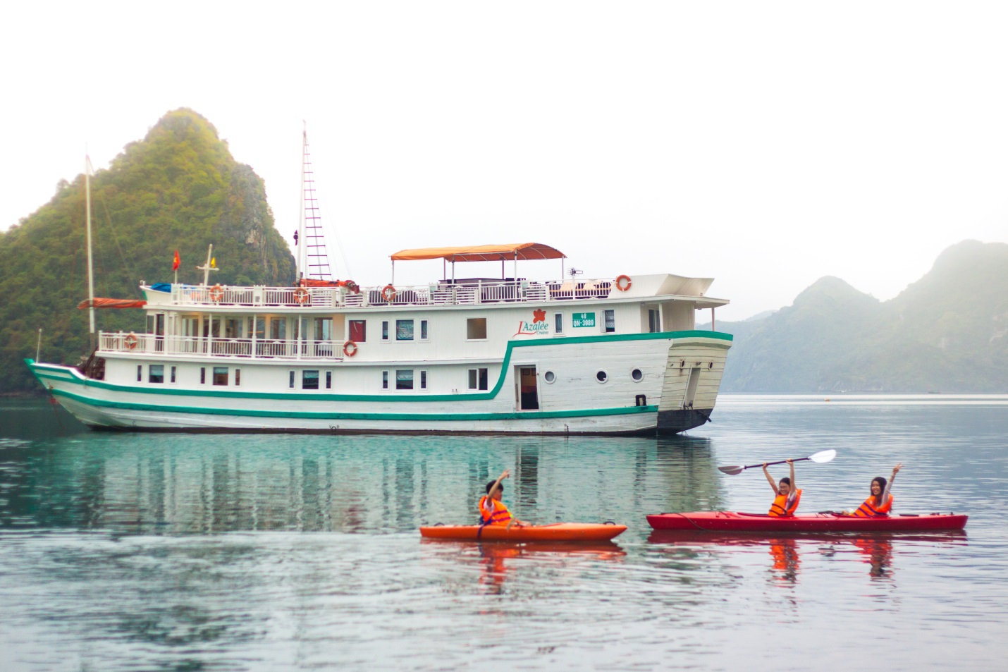 Lazalee-cruise-Halong-Bay